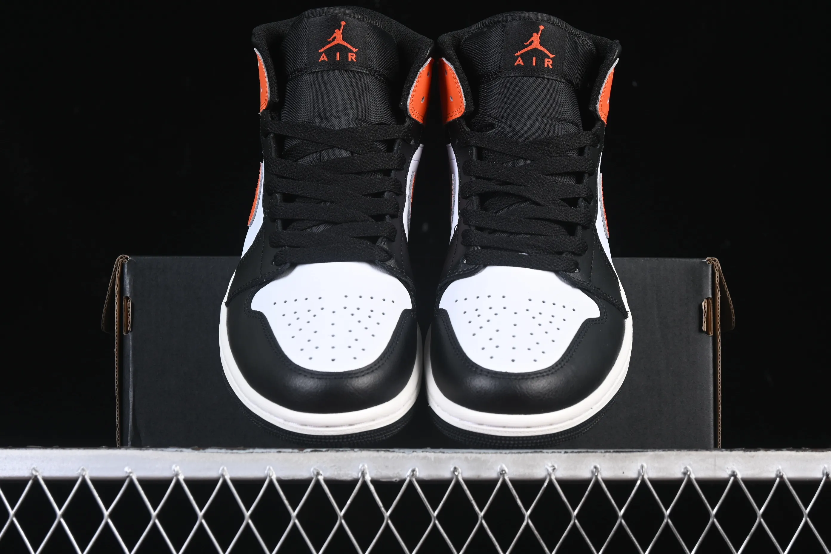 All categories Air Jordan Jordan series basketball shoes Air Jordan 1 Mid G version pure original Air Jordan 1 Mid AJ1 Joe 1 black and white orange DQ8426-801